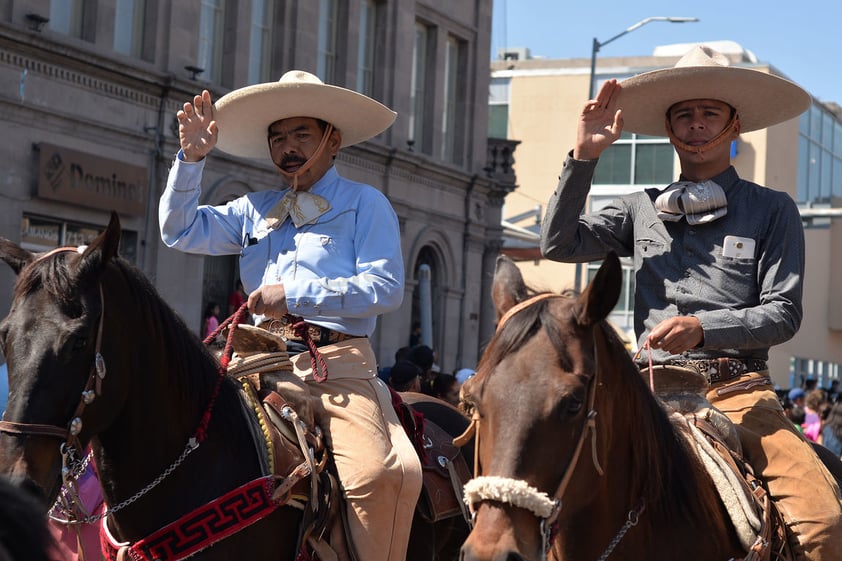 Sin contingentes de escuelas ni dependencias municipales, se llevó a cabo el desfile de Primavera 2017 en Torreón.