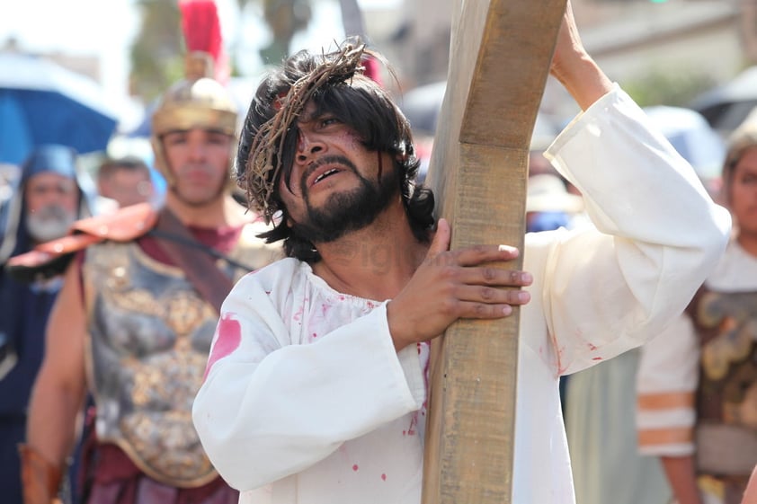 Para ello se dispusieron de templetes a los que subían los personajes para que pudieran ser vistos por la concurrencia.