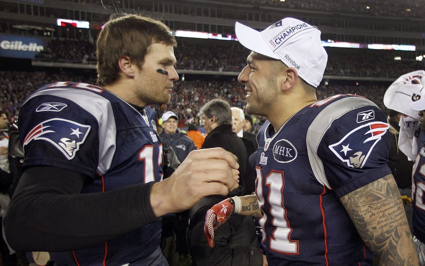 Hernández compartió cancha con Tom Brady.