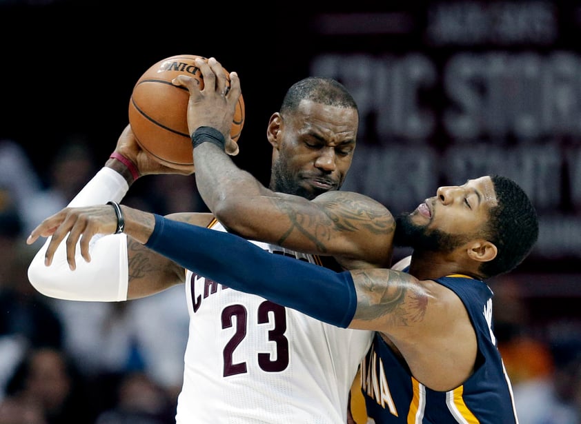 En la sección de titanes está el basquetbolista LeBron James.