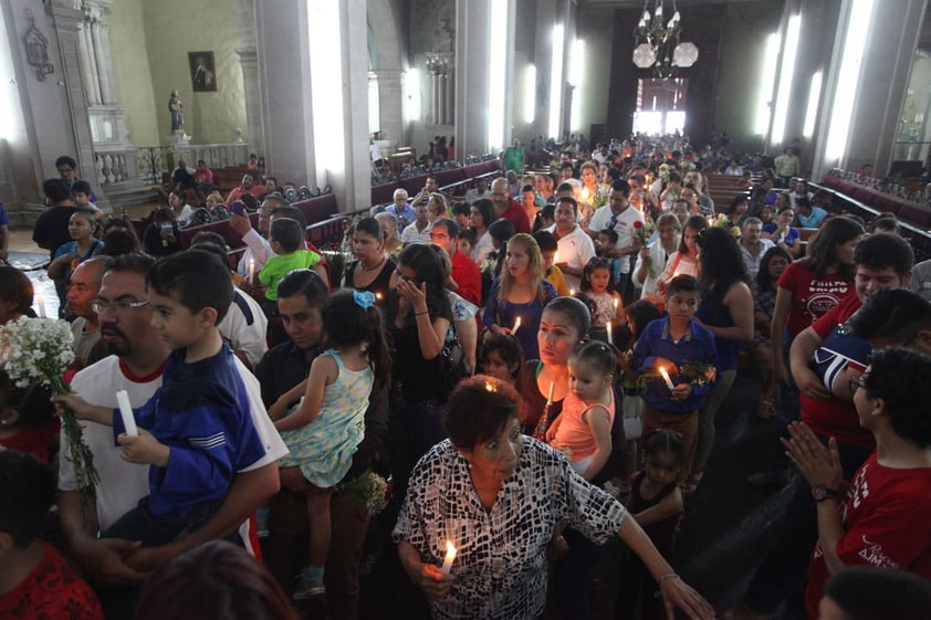 Miles de fieles acudieron ayer a pedirle protección a su santo patrono.