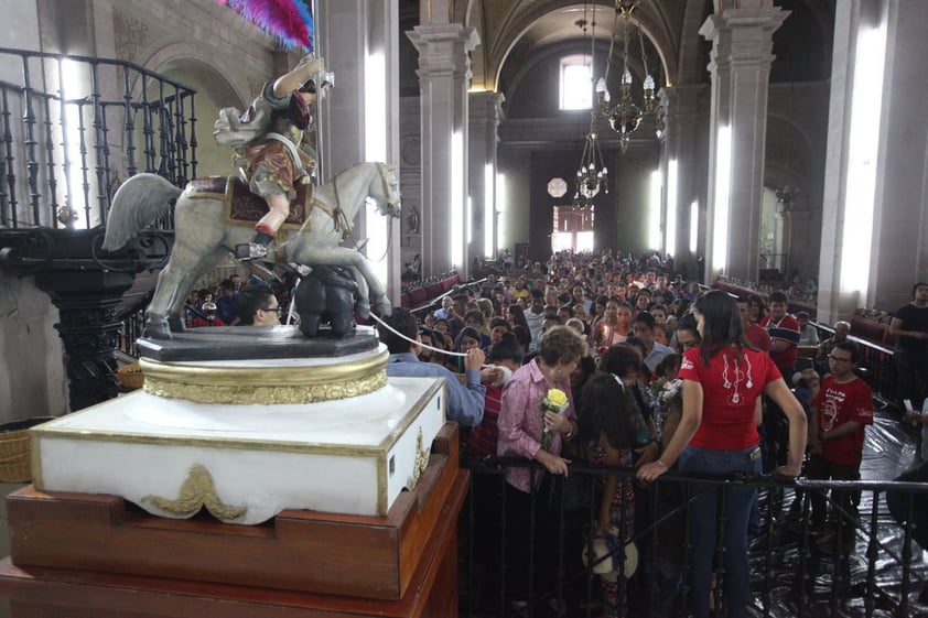 A través de las generaciones se ha transmitido la tradición de celebrar a San Jorge.