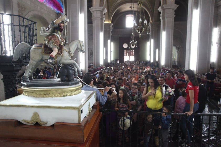 A través de las generaciones se ha transmitido la tradición de celebrar a San Jorge.