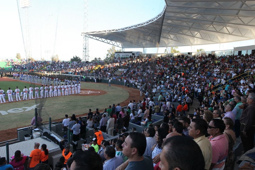 Con un lleno total y con unos Generales entregándose hasta el último out, los aficionados salieron enamorados del rey de los deportes, en el triunfo cerrado de los Acereros de Monclova 10-9 para adelantar la serie.