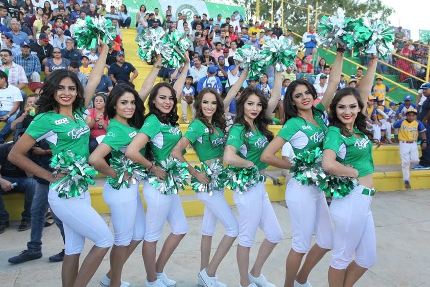 Los rostros mas bellos de Durango apoyando al equipo.