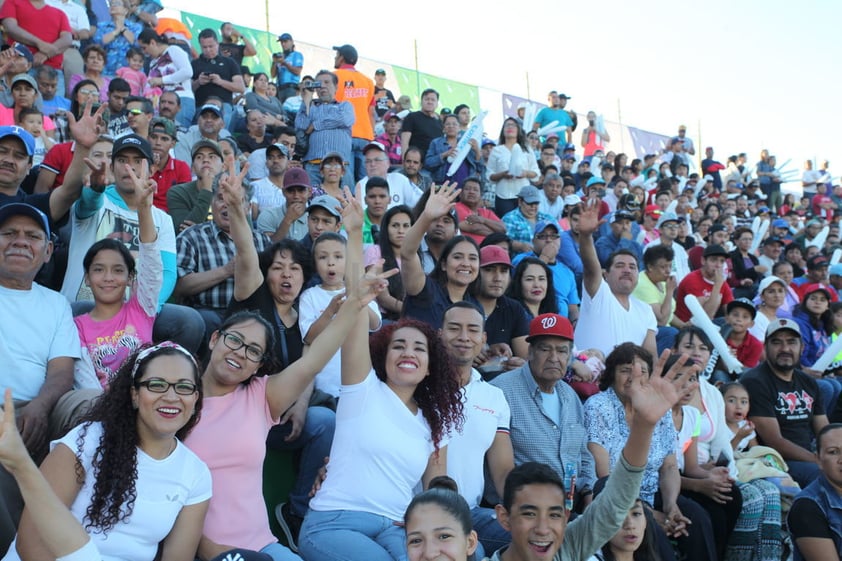 Los aficionados al beisbol se dieron cita para apoyar a su equipo.