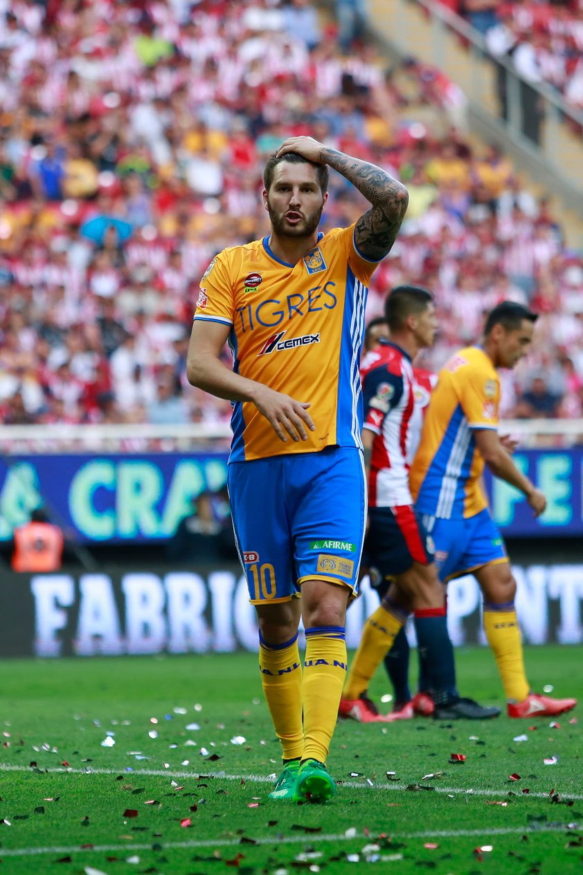 Un Gignac frustrado al no poder marcar el tanto de la esperanza.