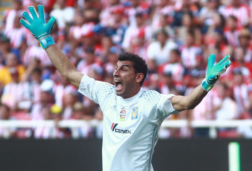 Nauel Guzmán también cayó en la desesperación pese a que su equipo logró el 2-1 casi al final del encuentro.