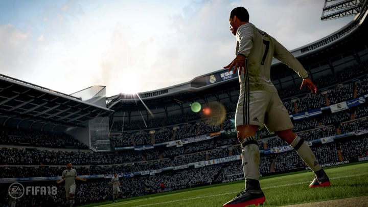 La compañía de videojuegos EA Sports anunció a través de sus diferentes cuentas de redes sociales, por medio del primer tráiler oficial, que Cristiano Ronaldo aparecerá en la portada del videojuego de fútbol FIFA 18.