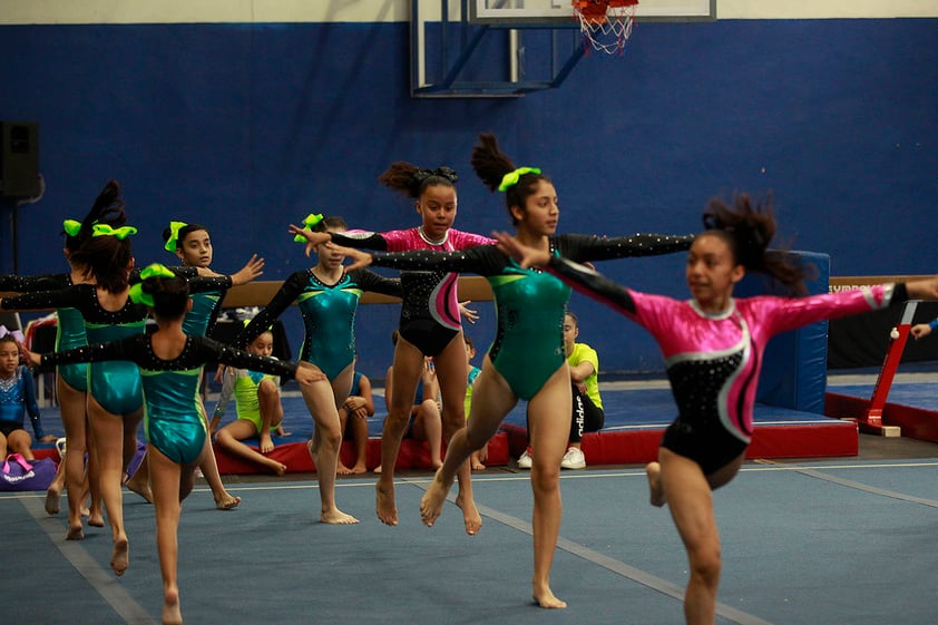 La energía de las deportistas inundó el Gimnasio del CCH UJED, en la Copa Gales de Gimnasia Artística.