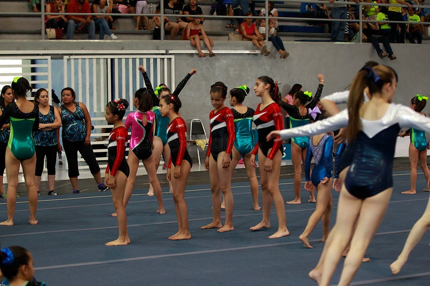 La energía de las deportistas inundó el Gimnasio del CCH UJED, en la Copa Gales de Gimnasia Artística.