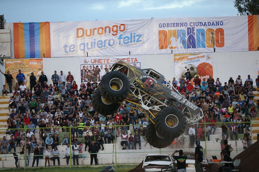 El "rugir" de los motores mantuvieron atentos a los espectadores.