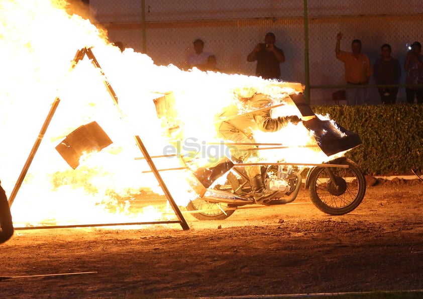 El nivel de adrenalina estuvo al máximo, gracias a la destreza de los pilotos de Monster Showdown.