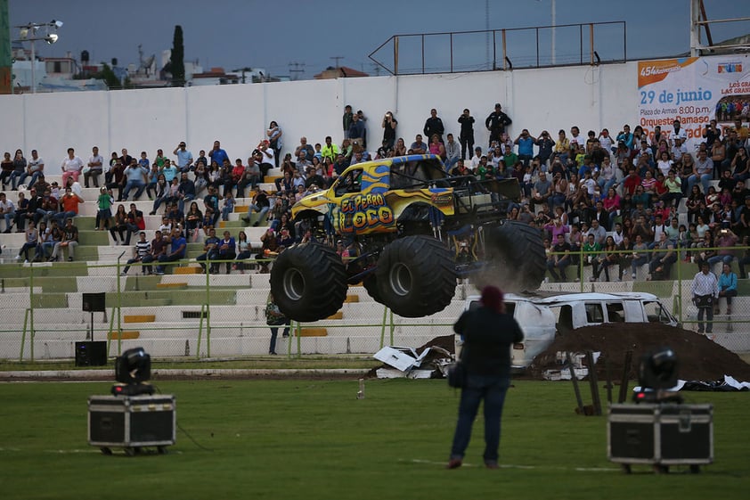 Imponentes actos acrobáticos robaron la atención de grandes y pequeños.