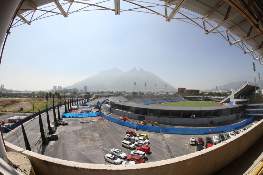 Fue casa de los Borregos Salvajes de futbol Americano y de los Rayados de Monterrey.