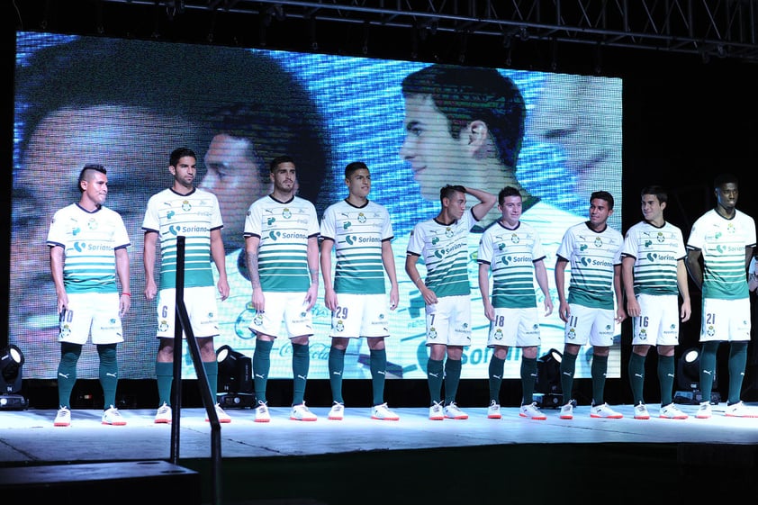 Mediante un video se mostró la tecnología con la que cuenta el jersey de local, en el que predomina el color blanco, con franjas verdes dando vida a la tradición que ha caracterizado a los Guerreros a lo largo de los años.