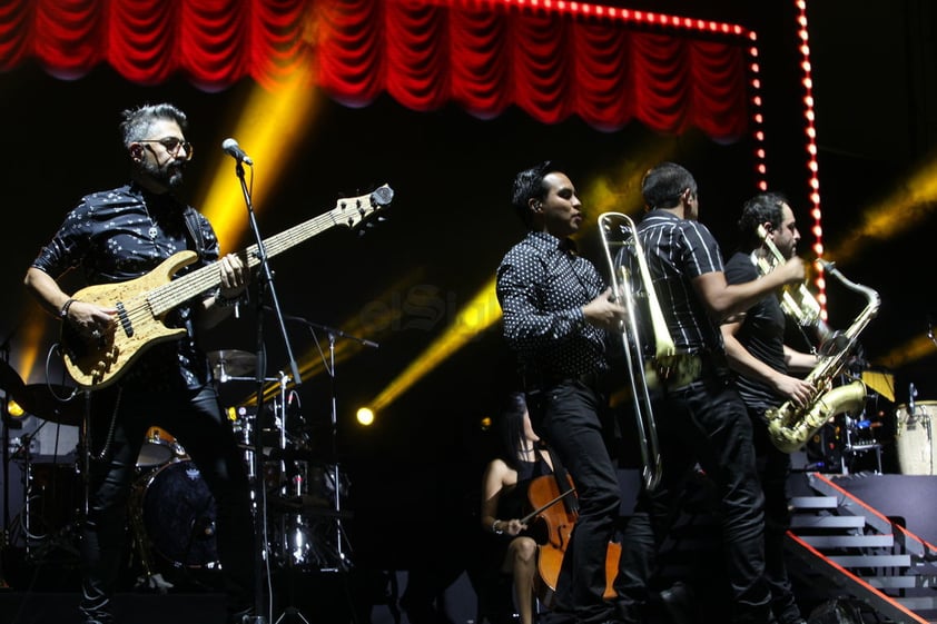 Un gran show acompaña al exacadémico que cautivó al público duranguense.