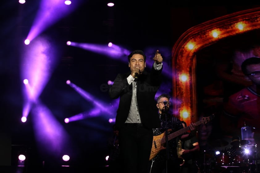 Carlos no necesitó presentación. 'Quedarme aquí' fue su primera canción. Nunca había estado en ese recinto por lo que todo se prestó para que fuera una noche única.