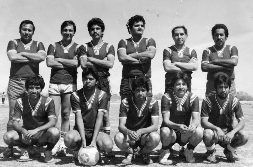 30072017 Primer equipo de futbol de de profesores de la Secundaria No. 8 “Manuel Acuña” en 1982: Enrique Gallegos (f), Jesús, Tarango, César Hernández, Juan Antonio Fong, Lupe Ramírez, Jaime Macías, Leonel, Santiago Ramírez, Carlos Ávila y Mario Serna.