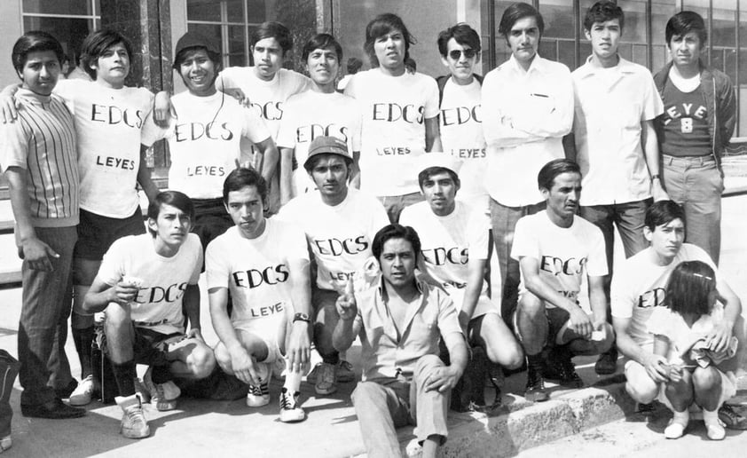 13082017 Integrantes del equipo de atletismo de Leyes - UAC en 1971: Gerardo Arellano, Alberto Medrano, Adrián Puentes, Enrique Canales, Sergio Saracho, Roberto Mota, José Aguilar, Jorge Tijerina, Fortunato Chavarría, Ramiro Méndez y Hugo
Aguilar, entre otros.