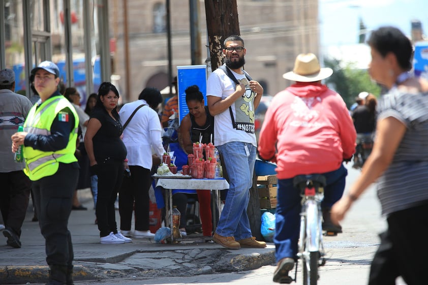 Principalmente en la zona del Excuartel Juárez y el Excampo Deportivo, de nuevo se retomó la colocación de extensiones de negocio en mesas sobre la banqueta.