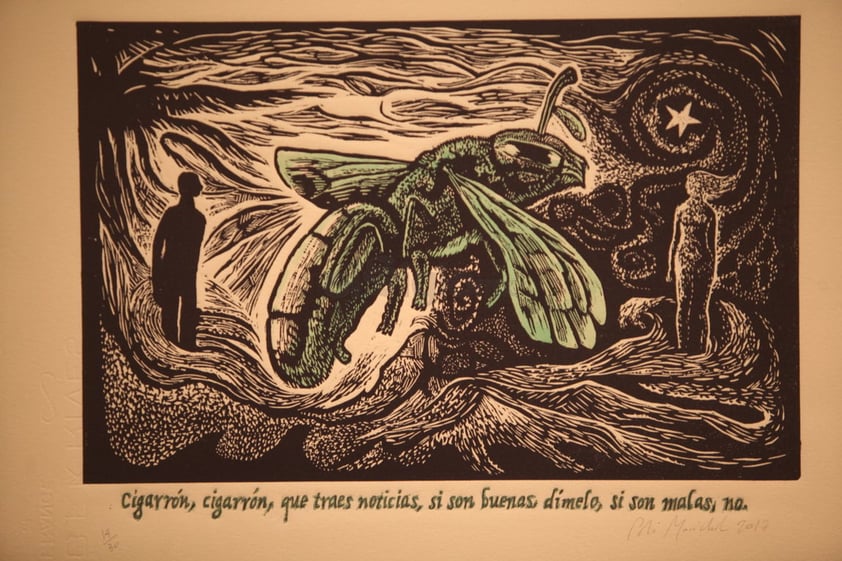 Las reproducciones se dividen en unas que ilustran las supersticiones culturales y tradicionales, y otras que reinterpretan y critican dichas tradiciones", cita el texto expositorio a nombre de Arceo Press.