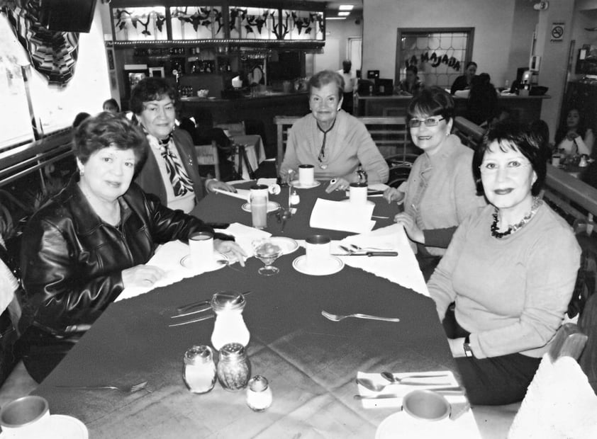 20082017 Reunión de señoras Mesta, Juanita Enríquez, Olivia de S., Irma y Dra. Imelda W. en 1966.