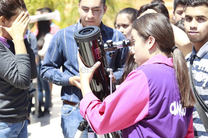 Los asistentes se maravillaron con el eclipse.