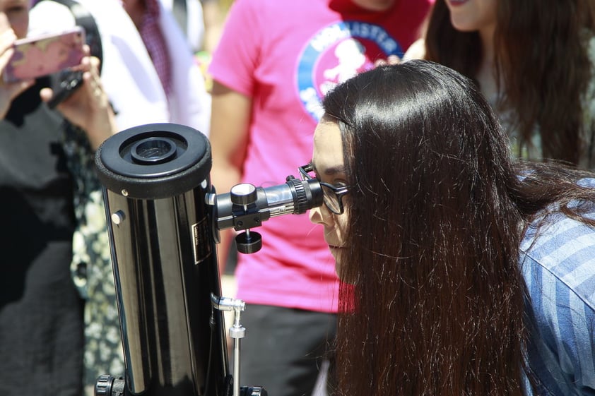 En recinto de El Bebeleche fueron instalados equipos especializados para la observación del eclipse con toda seguridad.