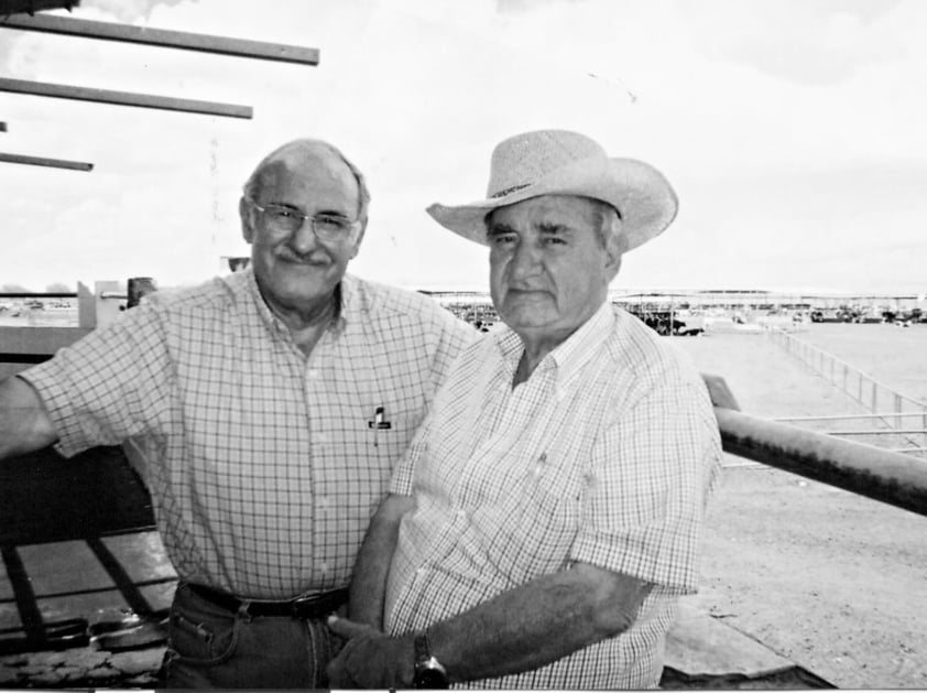 27082017 Juan José Fernández Torres, ex presidente de la Beneficencia Española A. C., y Jesús Reyes, en el Rancho “Laredo”.