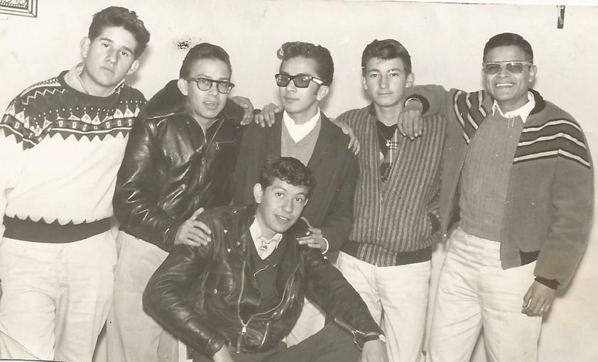 29082017 Grupo de amigos de preparatoria en 1962. David Maycotte Corona, Carlos Barker Pantoja, Jesús Máximo Moreno Mejía, Jesús Herrera Montaña, Alberto Vargas Salas y Francisco Ramírez Solorio.