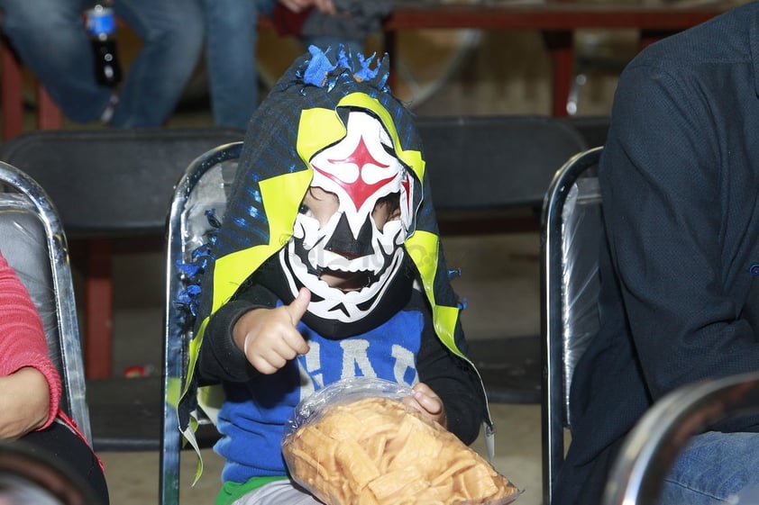 Aficionados a la lucha libre de todas las edades estuvieron presentes.