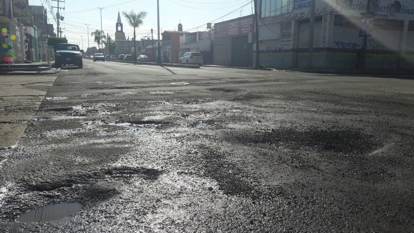 Avenida General Enrique Carrola Antuna, esquina con prolongación Cuauhtémoc, colonia Ciénega.