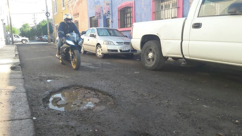 Calle Miguel de Cervantes Saavedra (antes Apartado), entre Pino Suárez y Mascareñas.