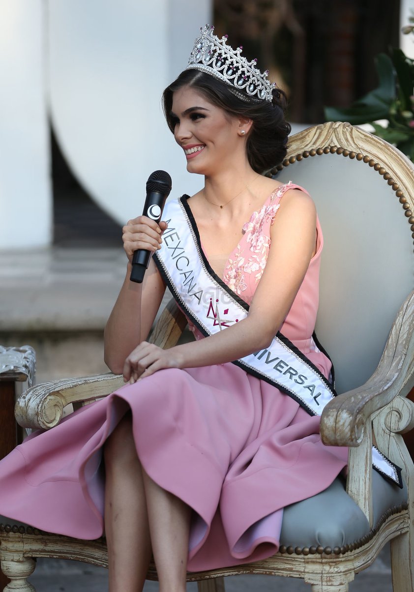 El evento contó además con la presencia de Denisse Franco, quien habrá de representar a México en Miss Universo en el mes de noviembre.