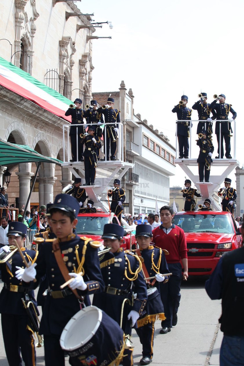 Durante el evento, también se contó con la participación de bandas de guerra.