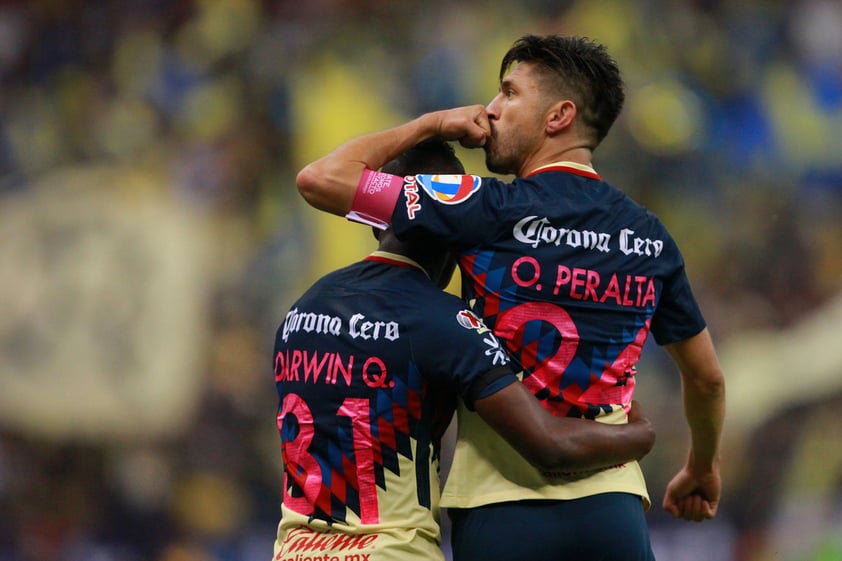 Las Águilas del América derrotaron, con una reacción de dos minutos, 2-1 a las Chivas de Guadalajara en el Clásico Nacional, en partido de la Jornada 10.