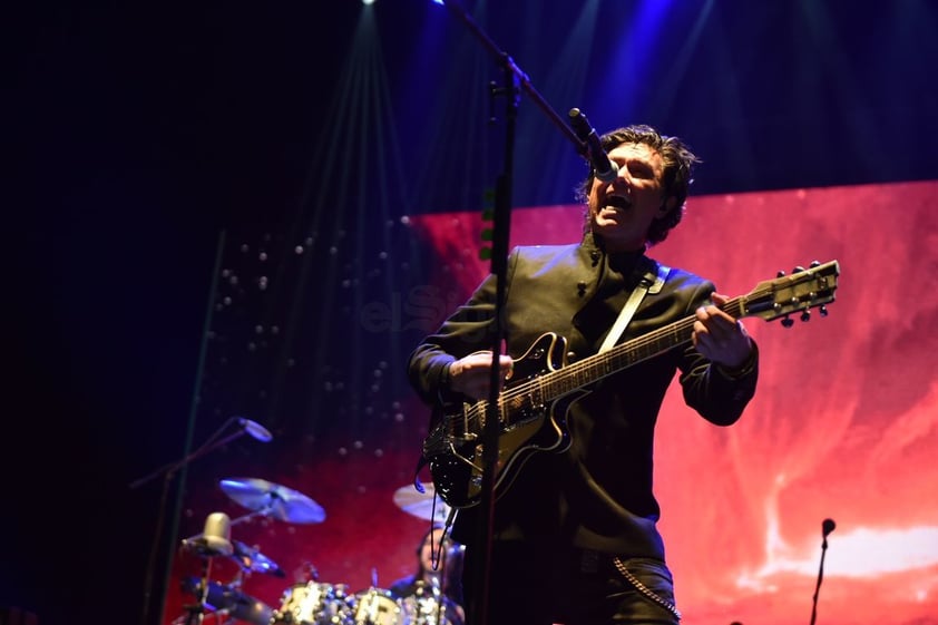 El ritual inició a las 10:15 de la noche con Los dioses ocultos y Viento. Saúl dio la bienvenida a la ceremonia y agradeció la asistencia: "El aplauso es para ustedes", repitió en diversas ocasiones a lo largo del concierto.