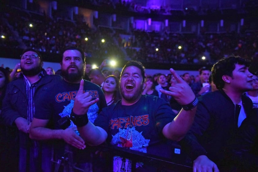 Nuevos fans, muchos menores de edad, se han rendido al culto de la banda más emblemática y exitosa del rock mexicano.