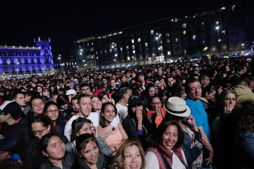 “¡Mucha paz, mucho amor, mucha Fuerza México!”, dijo Martin durante el concierto, usando una frase que se volvió lema de lucha y esperanza poco después del terremoto.