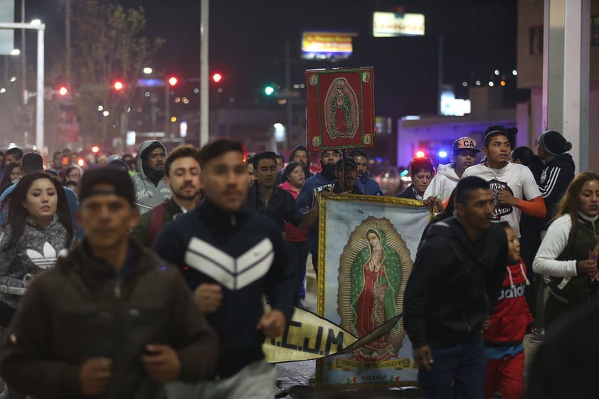 Miles de personas asistieron al templo desde este lunes 11 de diciembre por la noche.