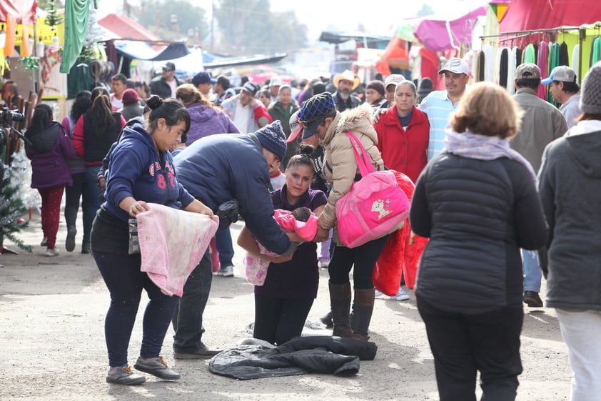 Varias personas llegaron hincados para pedir a la Morenita que les haga el milagro.