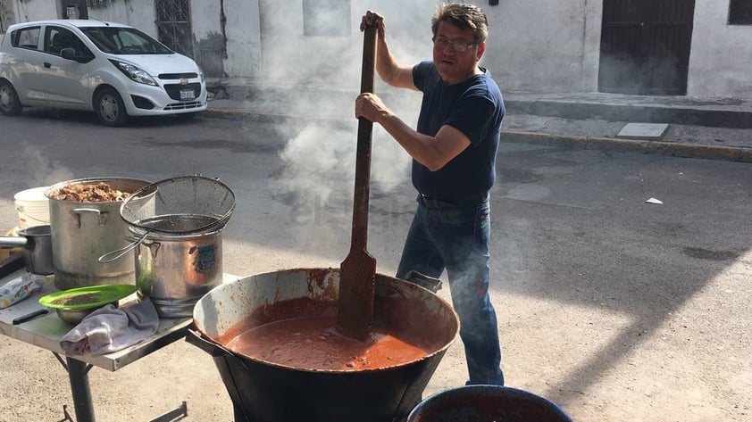 Una vez concluidas las peregrinaciones y el gallo a la Virgen, se preparó la reliquía en diversos puntos de La Laguna.