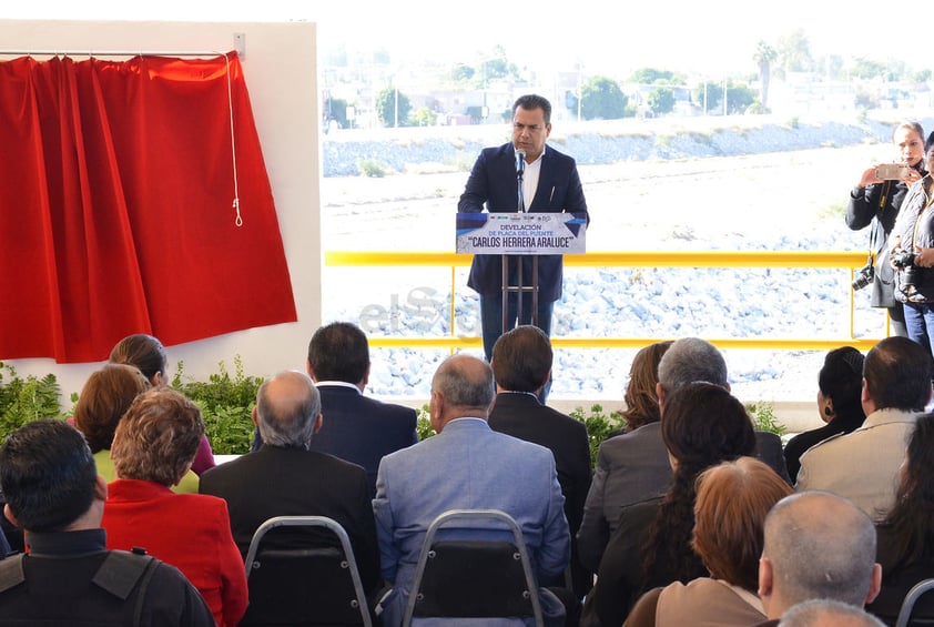 Declaró que con la colocación de esta placa y la obra de este puente, se enmarca la unión entre los dos estados. “Este es un gran día para Coahuila, es el primer evento metropolitano y es un mensaje de unidad para la ciudadanía”.