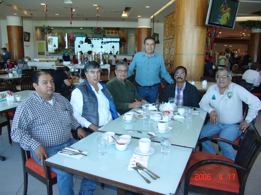 01022018 ReuniÃ³n de la mesa directiva de la Red Internacional de Agricultura OrgÃ¡nica, dirigida por Enrique Salazar.