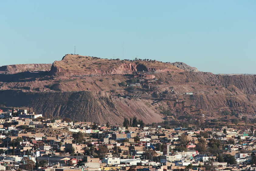 Después, en 1898, se construyó una nueva fundidora en Durango, en lo que después fue la colonia Morga y se empezó a explotar de una manera más intensa el Cerro, actividad que también se potenció por la operación del Ferrocarril.