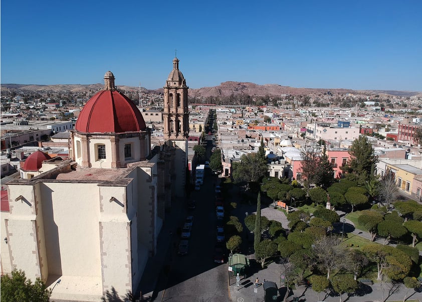 El Cerro de Mercado es una formación geológica del Valle del Guadiana, cuya característica principal es la de ser una mina a cielo abierto de fierro.