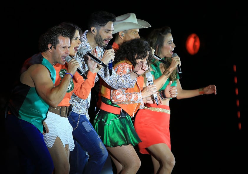 El grupo entró triunfante con su himno ‘Timbiriche’ y ‘Y la fiesta comenzó’.