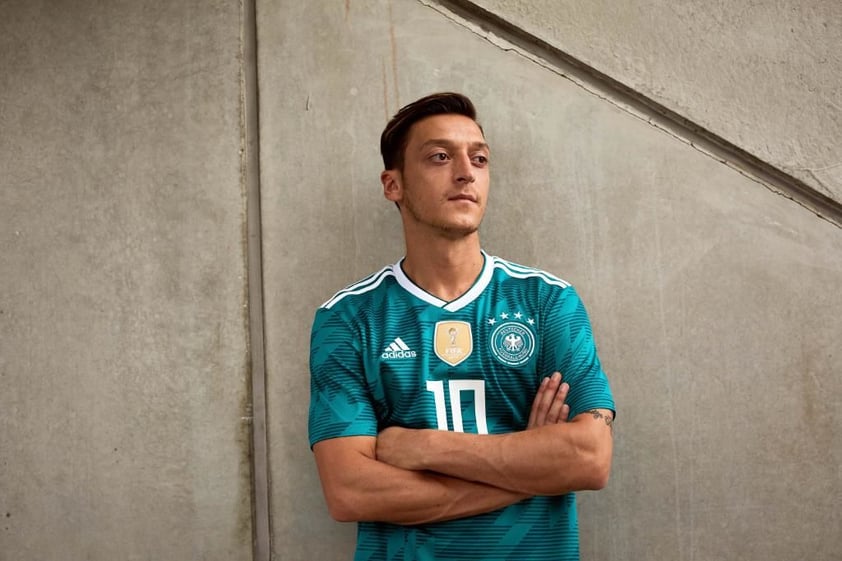 El germano Mesut Özil, actual campeón del mundo.