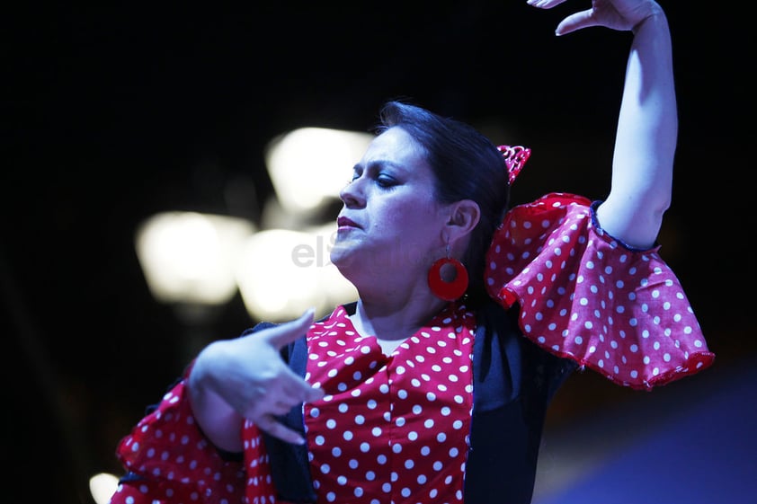 Con cante, toque, poesía y baile flamenco se representó la pasión y muerte de Jesucristo como cada año.